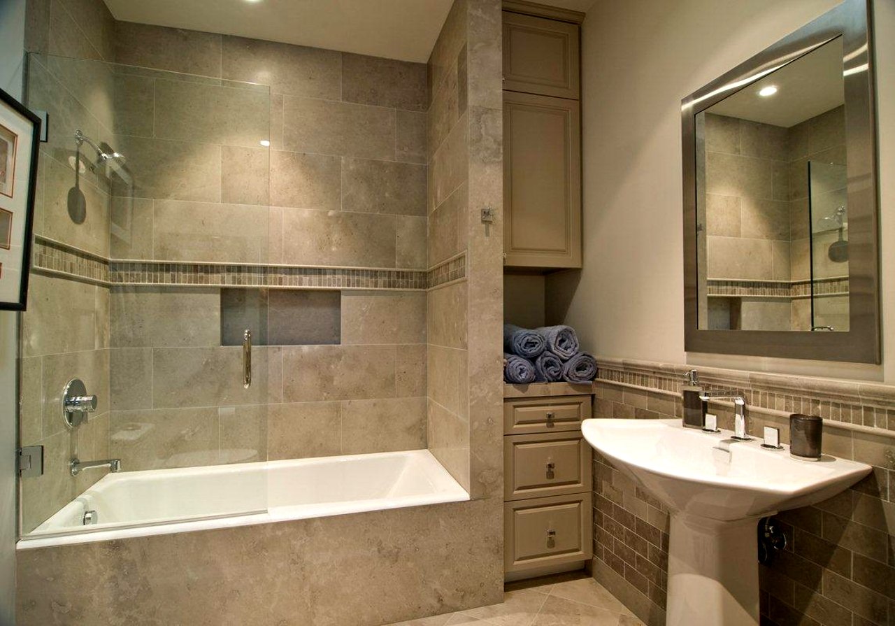 Combo bathtub and shower modern